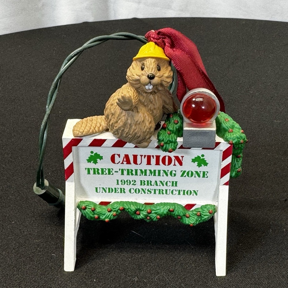 Vintage 1992 Hallmark Keepsake Magic Ornament Tree-Trimming Zone Beaver Untested